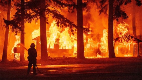 Western US wildfires burn hundreds of homes, threaten thousands more