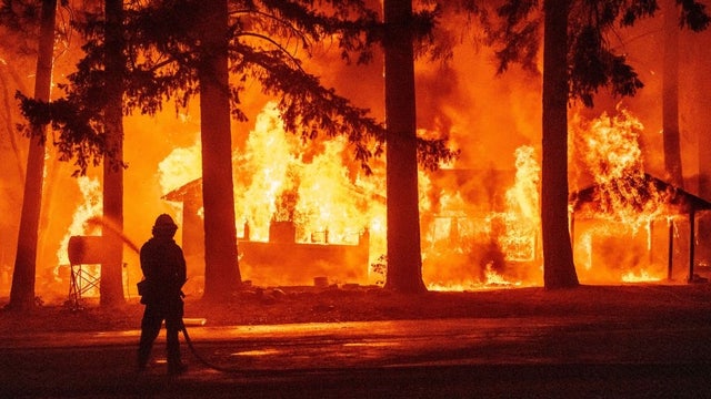 Western US wildfires burn hundreds of homes, threaten thousands more