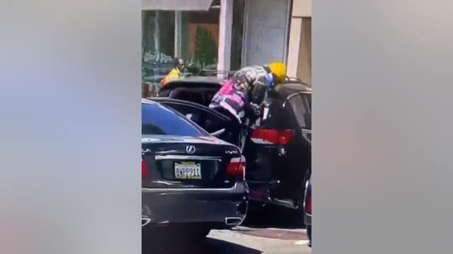 Oakland police looking for suspect in brazen auto break-ins along Lakeshore Ave.