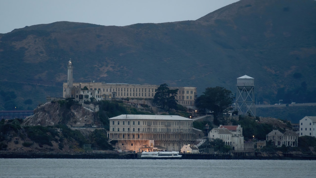 alcatraz night tour return time