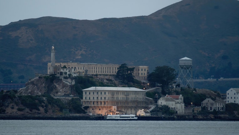 alcatraz night tour hours