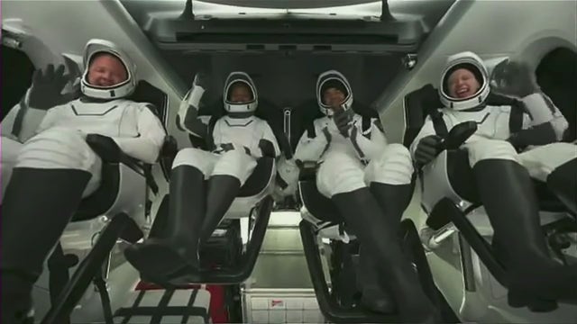 SpaceX's 1st tourists splash down in the Atlantic after 3 days in orbit