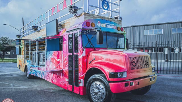 Stephen and Ayesha Curry bring colorful bus filled with food, books to Oakland