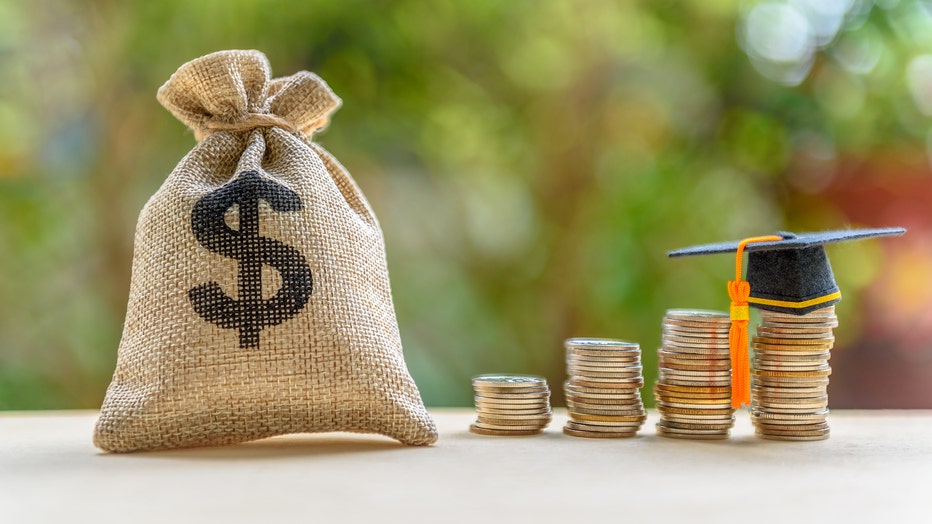 94cb233f-Credible-monthly-student-loan-refinance-iStock-1058274784-1.jpg