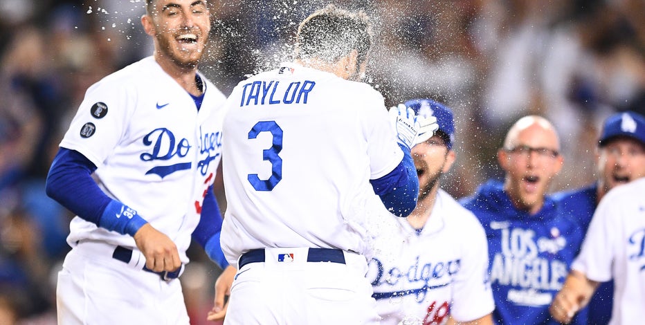 Chris Taylor hits walk-off HR, Dodgers deck Cardinals in NL wild