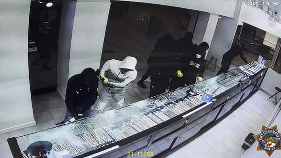 Surveillance video: East Bay diamond store cleaned out; robbers smash cases with hammers