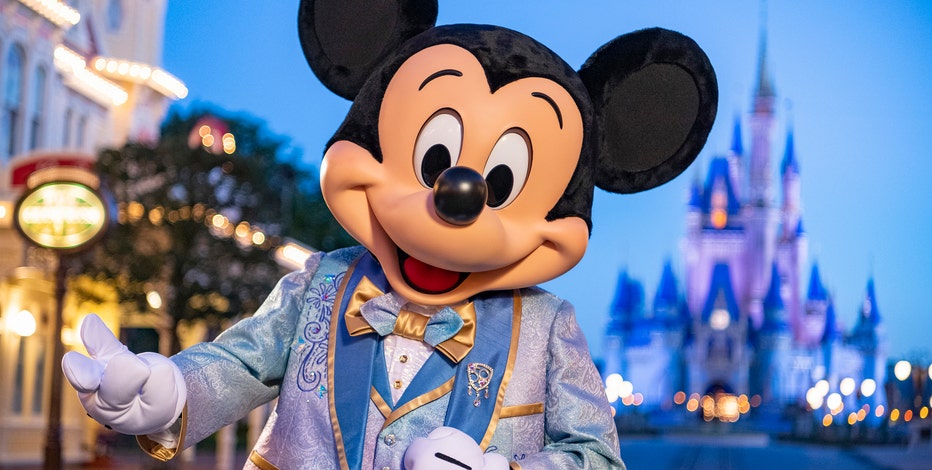 Mickey Mouse can start hugging again at Disney parks | KTVU FOX 2