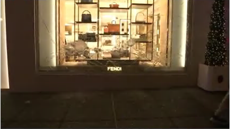 Video shows San Francisco's Union Square Louis Vuitton store after