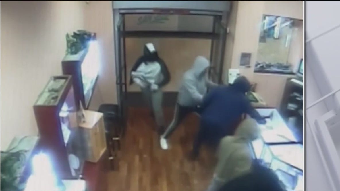 New video shows jewelry store theft in San Jose