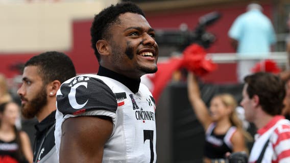 Cincinnati's Coby Bryant honors Lakers legend Kobe Bryant, changes number for Cotton Bowl