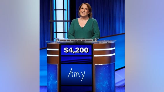 'Jeopardy!' champ Amy Schneider opens a new chapter for show