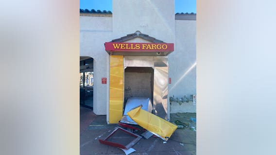 Thieves use Caterpillar machine to rip out ATM at Oakland Wells Fargo