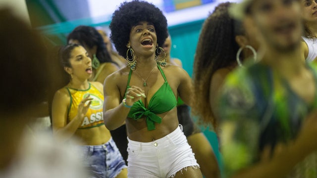 Rio de Janeiro delays Carnival parades as omicron spreads