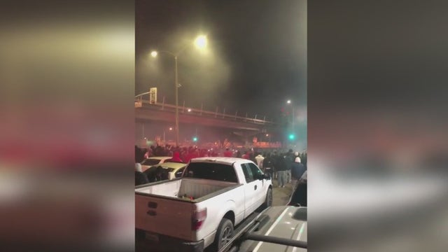 Oakland police tow 4 vehicles from sideshows with 200-plus cars