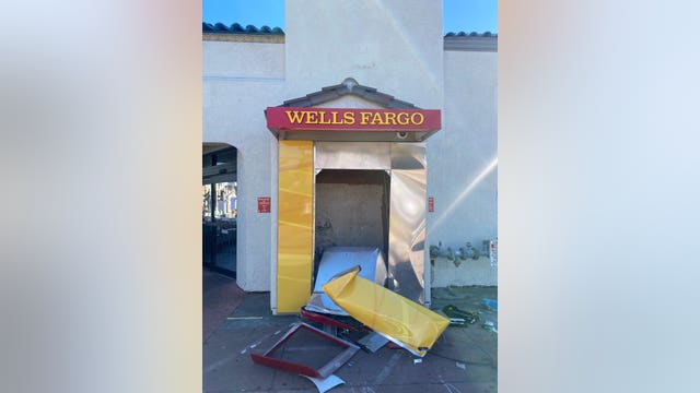Thieves use Caterpillar machine to rip out ATM at Oakland Wells Fargo