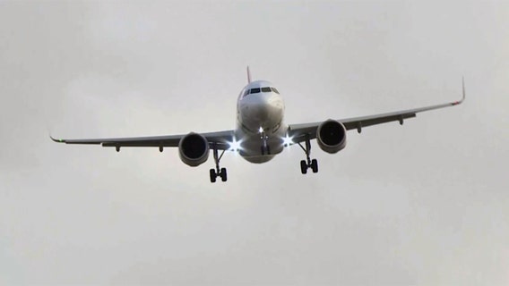 Storm Eunice: Powerful winds knock around jetliners over London