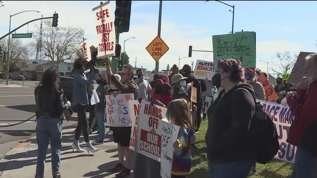 Oakland teachers, parents continue fight to keep schools open
