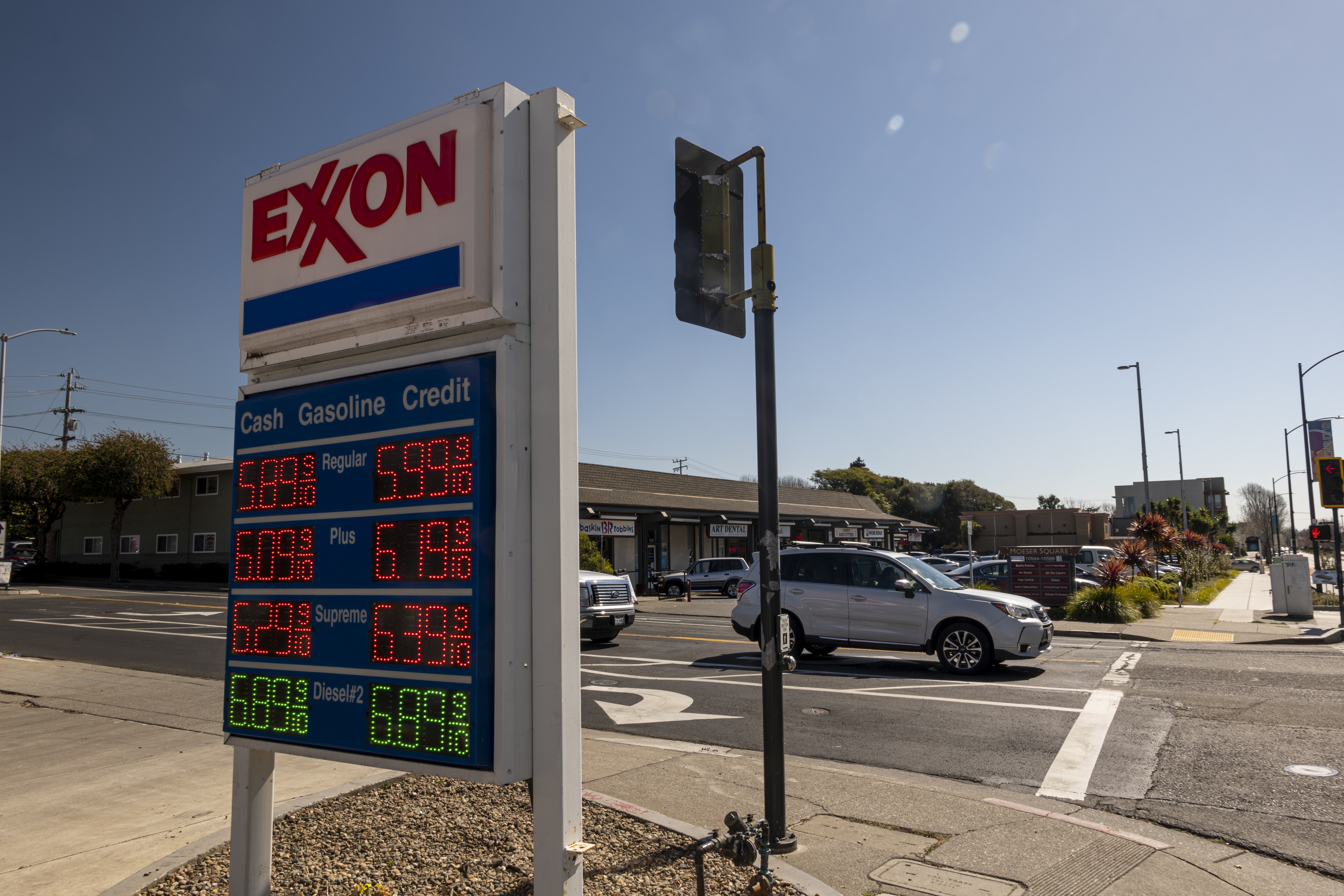 Newsom hits back at Trump proposal to reduce fuel efficiency standards