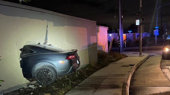 San Mateo police arrest alleged drunk driver who slammed through wall