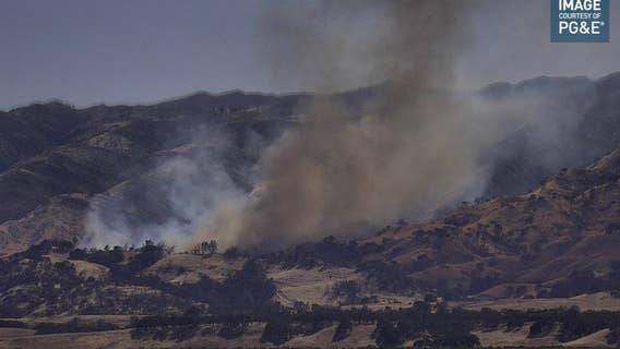 Firefighters battle 135-acre vegetation fire in Vacaville