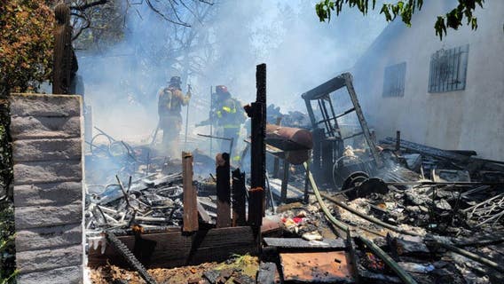 Pittsburg vegetation fire threatens nearby structures