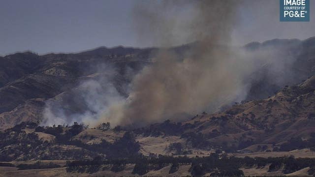 Firefighters battle 135-acre vegetation fire in Vacaville