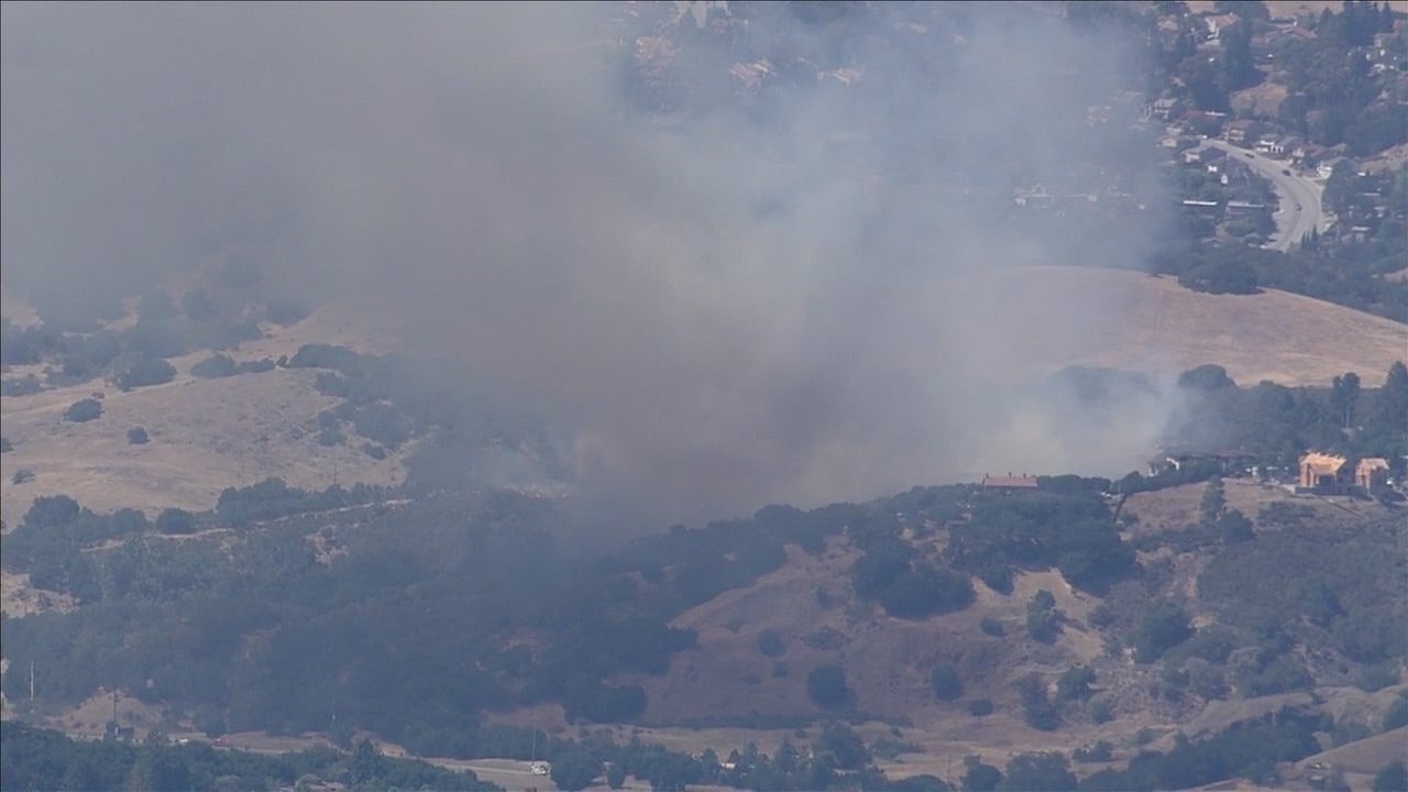 Fast-moving wildfire forces evacuations in San Mateo County - Vimarsana News