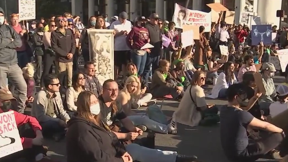 Rep Swalwell leads pro-abortion rally at Hayward Planned Parenthood center