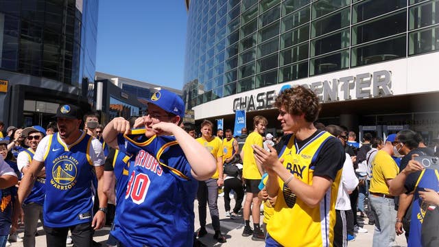 Warriors fans still basking in the glory of championship win