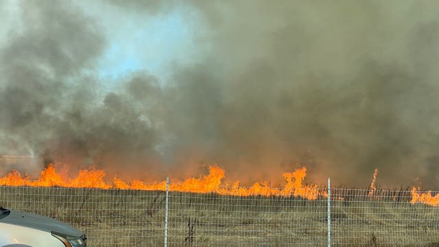 Firefighters battle brush fire in Fairfield as temperatures soar across the Bay Area