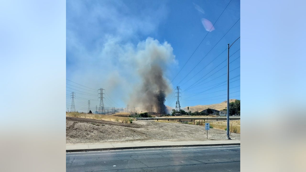 Grass fire breaks out in Pittsburg