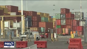 Day 5 of trucker rebellion at Port of Oakland ties up 50,000 cargo containers