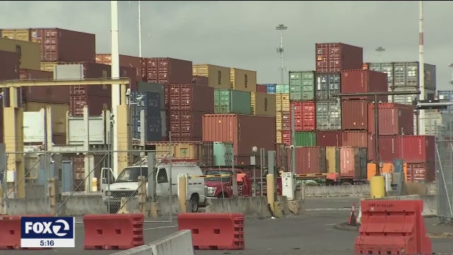 Day 5 of trucker rebellion at Port of Oakland ties up 50,000 cargo containers
