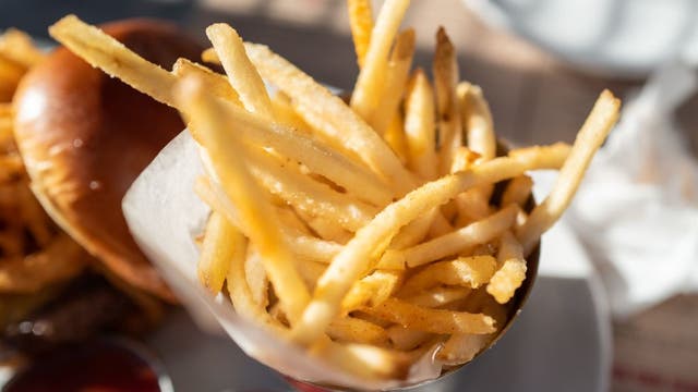 'French fry felon': Mom threatens employees over missing fries, police say