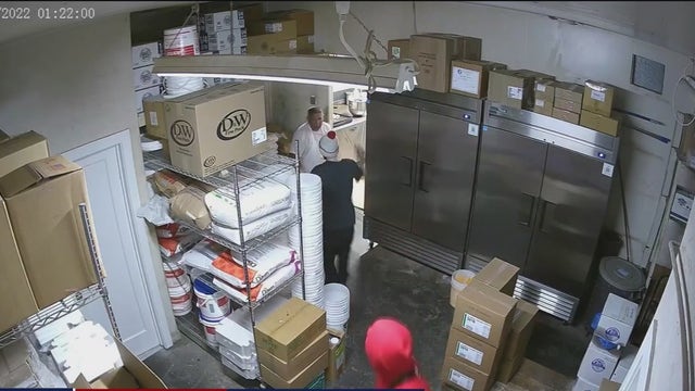 Thieves hold employee at knifepoint, rob San Jose Peters bakery