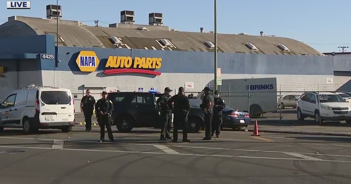 Man faces murder charge in botched robbery of Oakland Brinks armored ...