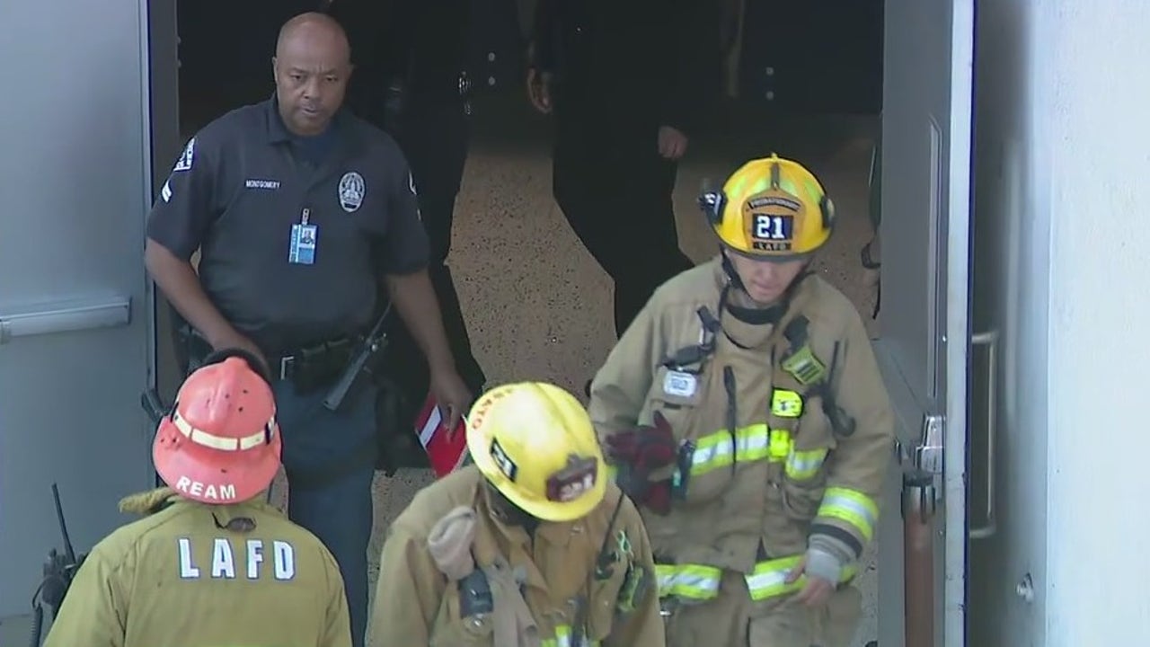 4 hospitalized following carbon dioxide leak at LAX