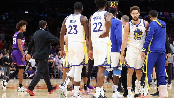 Klay Thompson gets first career ejection after jawing with Devin Booker