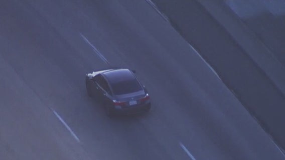 Driver of high-speed chase nearly clips Oakland cyclist, evades police