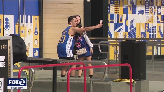 Fans out in full force to see Warriors face-off with Lakers in home opener