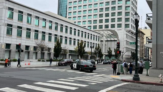 State building evacuated in Oakland after 'suspicious package' found