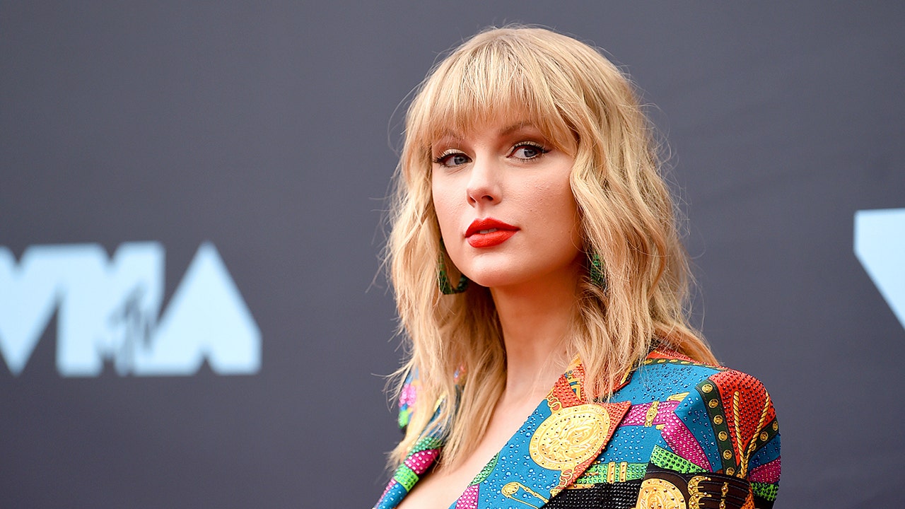 Taylor Swift responds to Ticketmaster site crash 'Excruciating for me