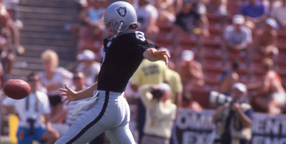 Ray Guy, First N.F.L. Punter Named to the Hall of Fame, Dies at 72 - The  New York Times