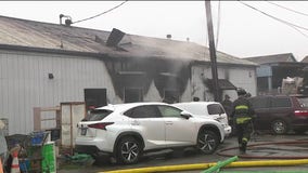 Crews race to put out Oakland commercial building fire