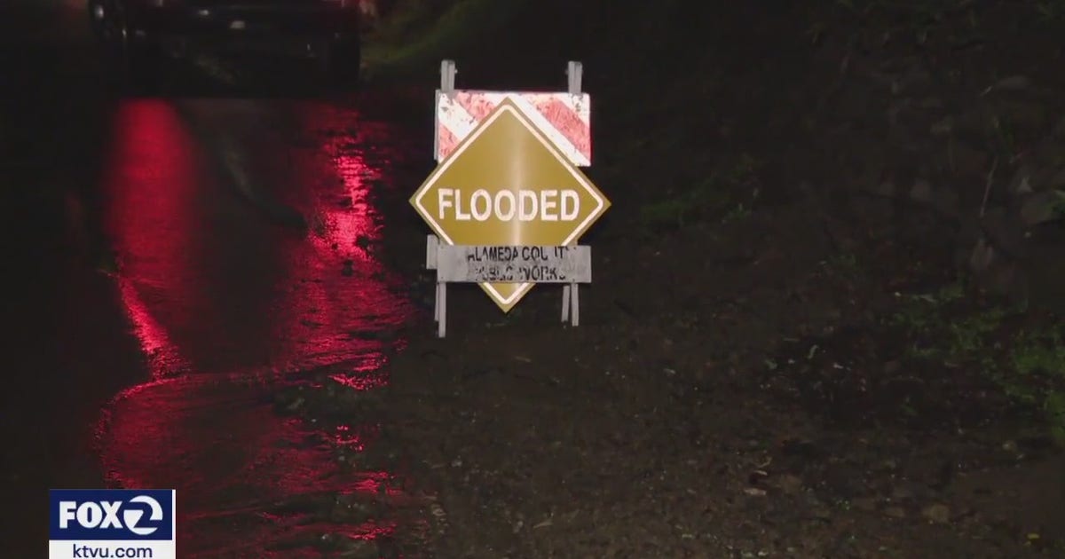 Road closures in Orinda due to fallen trees on power lines, thousands ...