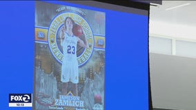 Varsity basketball team hold heartwarming tribute to fallen fellow student