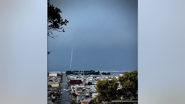 Dramatic photo shows lightning strike Sutro Tower during Bay Area's thunderstorms