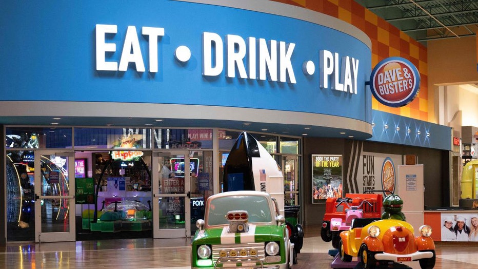 Dave-Busters-mall.jpg