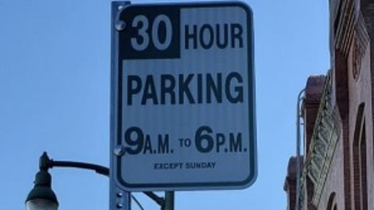 30 HOUR PARKING Alameda street sign appears to have typo