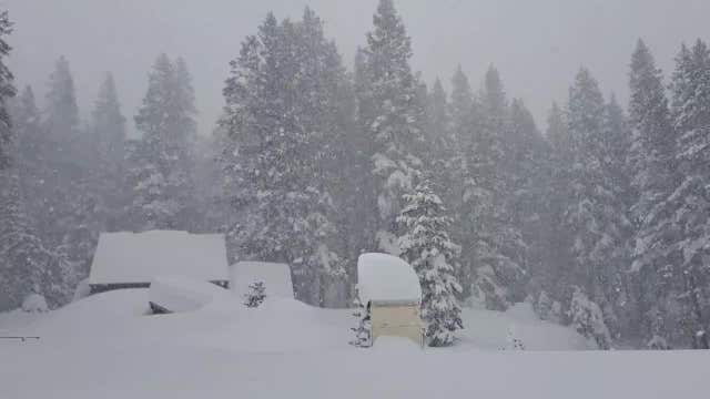 'Zero visibilty,' blizzard, avalanche warnings in Tahoe as another storm slams Sierra, closes ski resorts